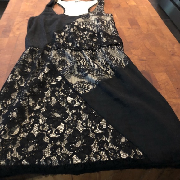 Chic Lace dress - Picture 2 of 8